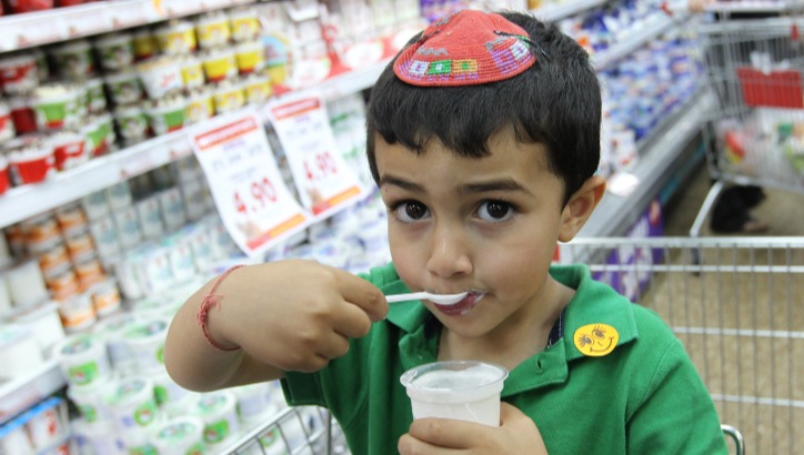 האקדמיה ללשון העברית מסבירה מה ההבדל בין תינוק לקרטון חלב