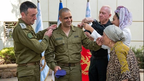 בר כליפא בטקס קבלת דרגות אלוף