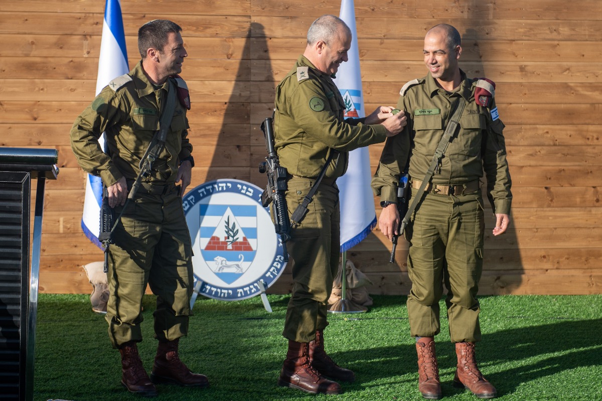 דולף, פוקס ובלוט במעמד ההחלפה