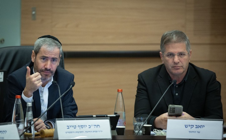 השר יואב קיש ויו"ר הוועדה יוסף טייב