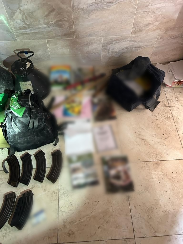 חלק מהציוד שנתפס