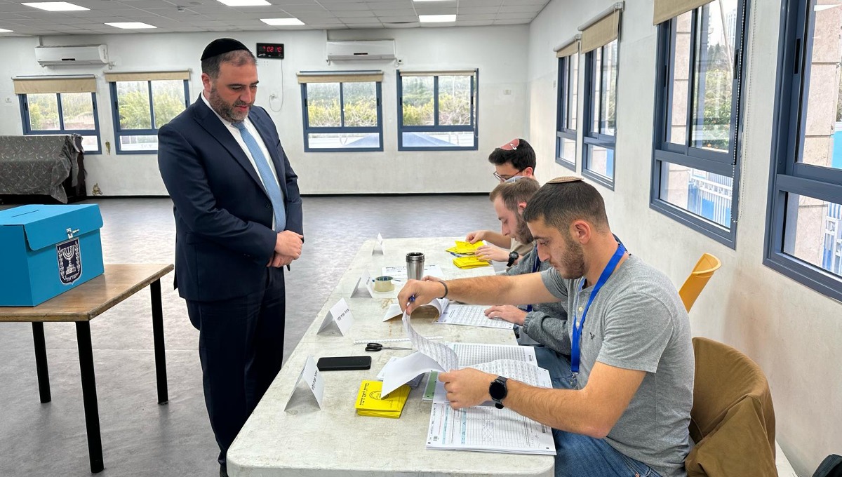 משה ארבל מצביע