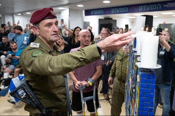 הרמטכ"ל הרצי מדליק נרות 