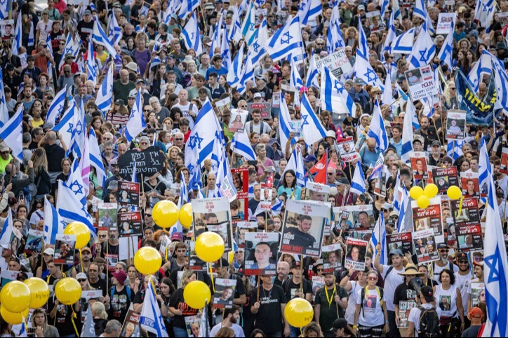 חטופים