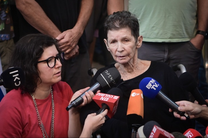 יוכבד ליפשיץ במסיבת עיתונאים
