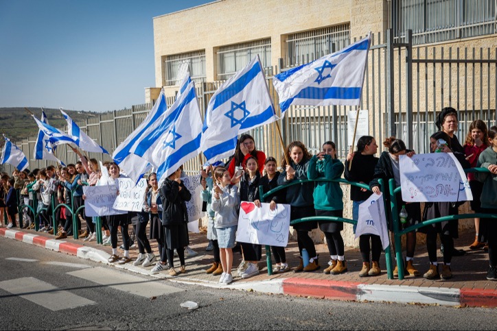 מלווים את אלקנה בדרכו האחרונה