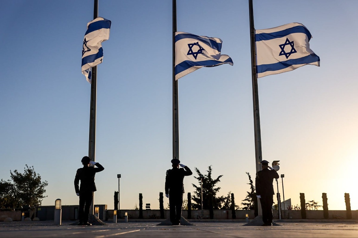 דגלי הלאום ברחבת הכנסת הורדו לחצי התורן