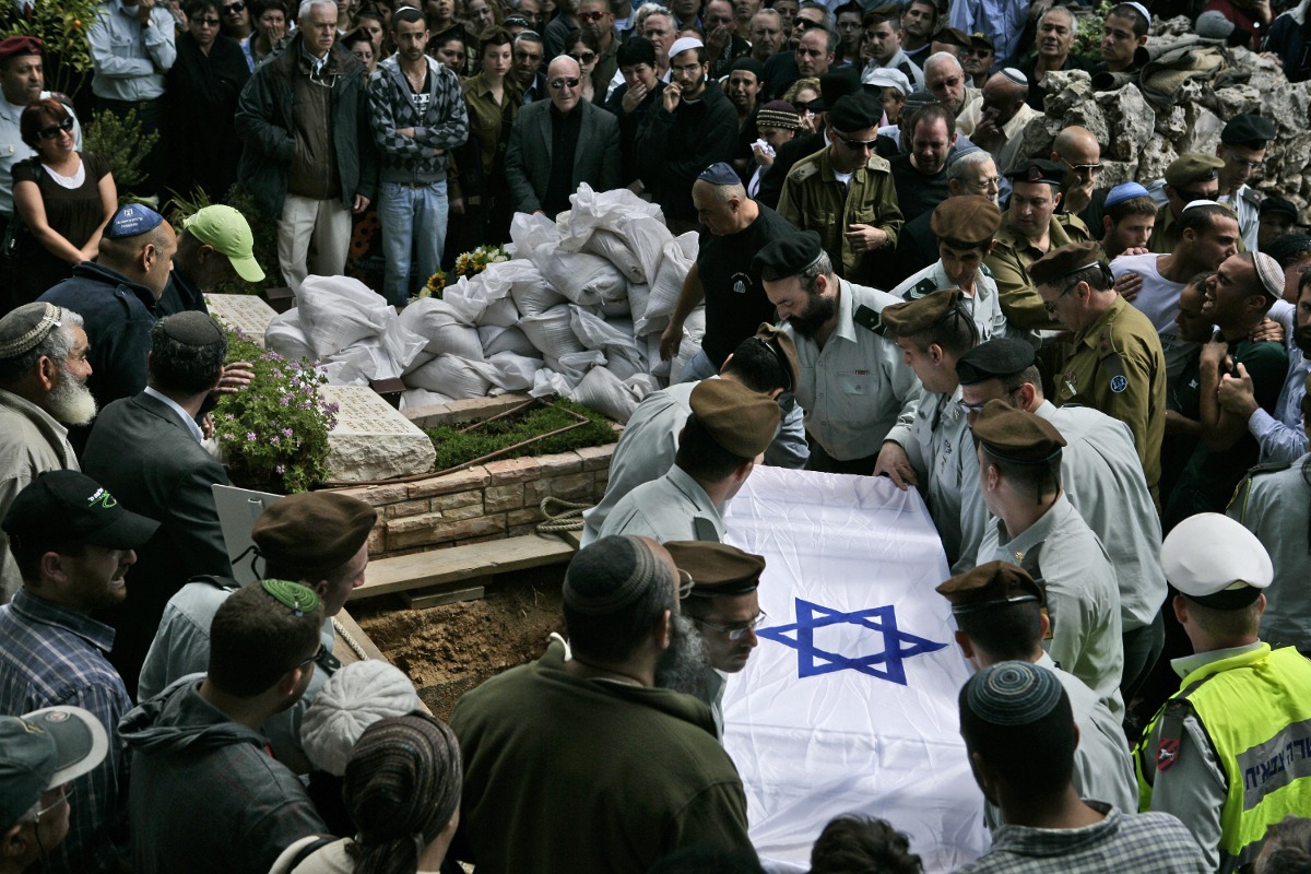הלוויתו של אלירז פרץ הי"ד