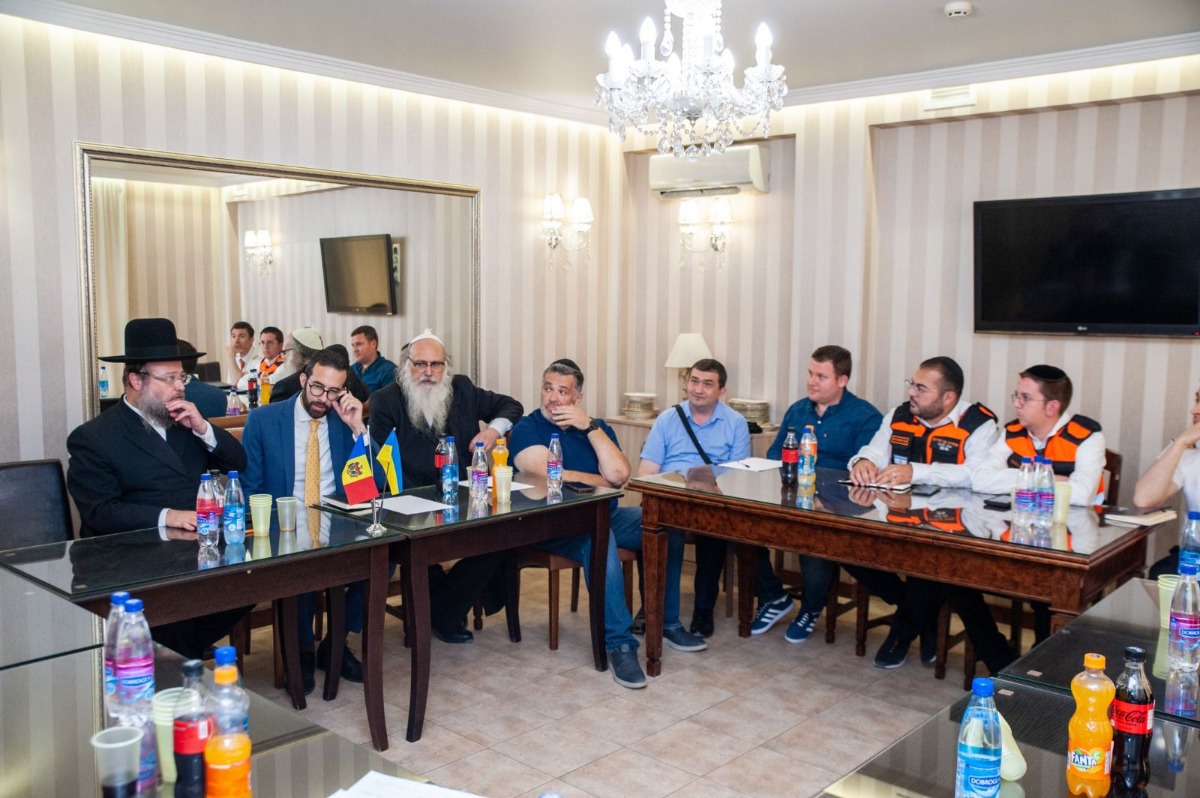 הנציגים בפגישה במולדובה