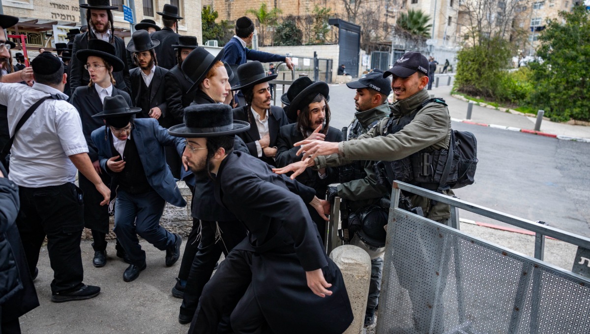 מזעזע: שתי חיילות הותקפו בבני ברק על ידי המון, חולצו בידי שוטרים