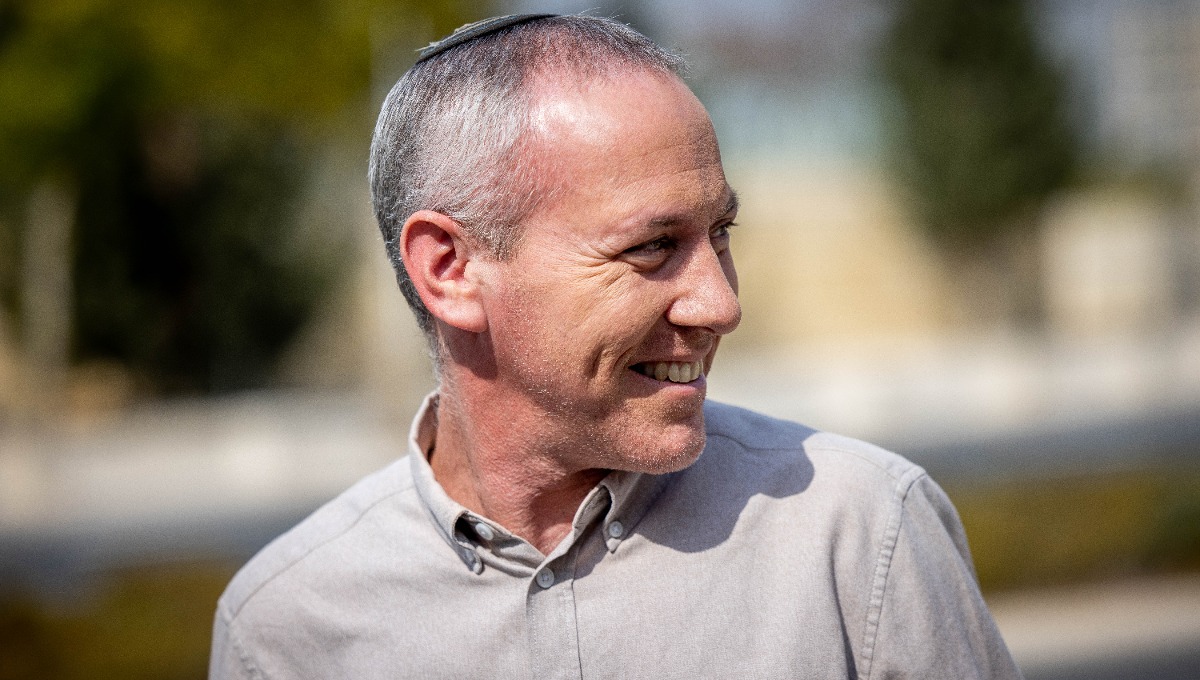 חילי טרופר, אחד מהחתומים במכתב