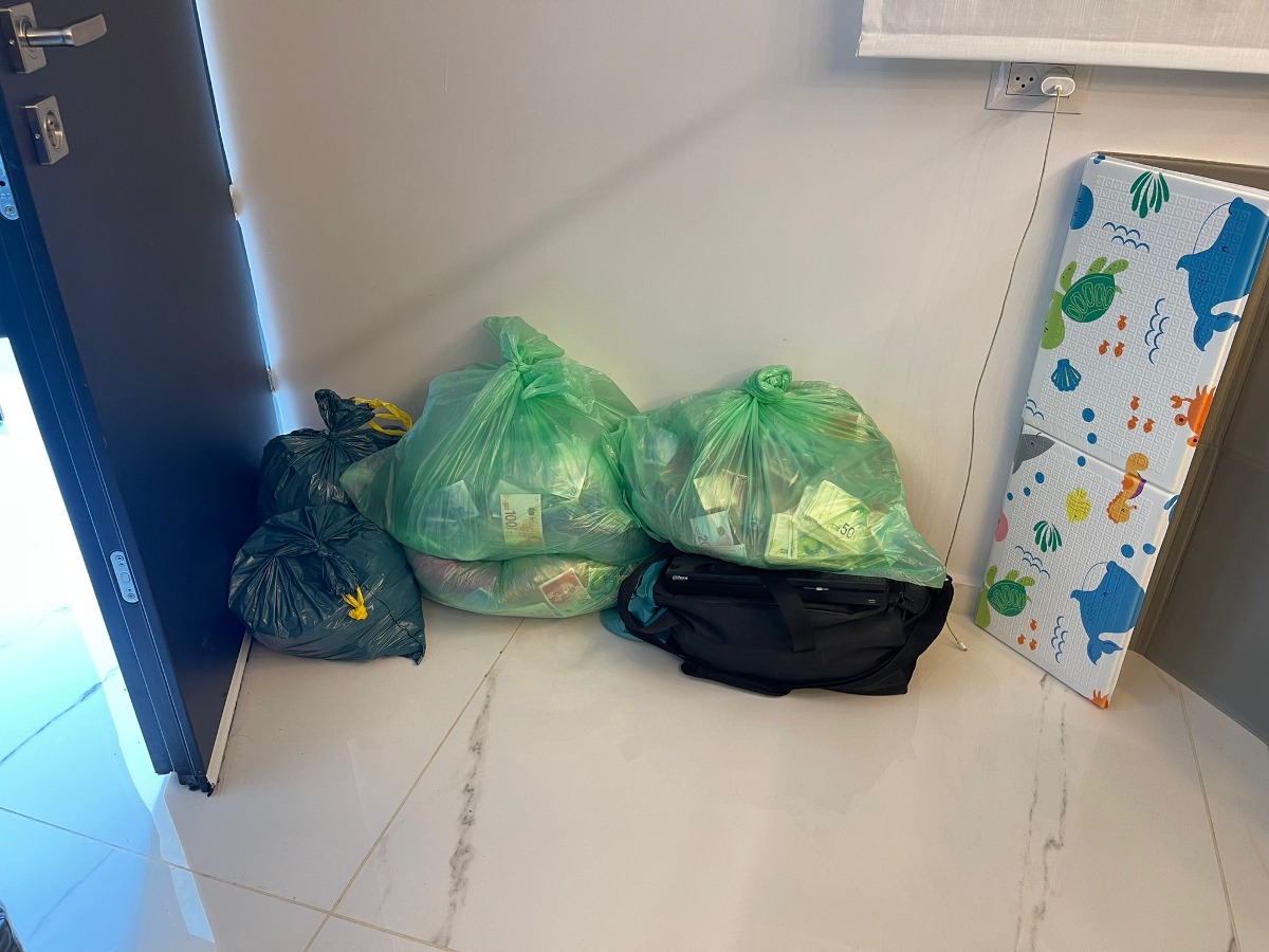 שקיות הזבל ותבוכם המזומן