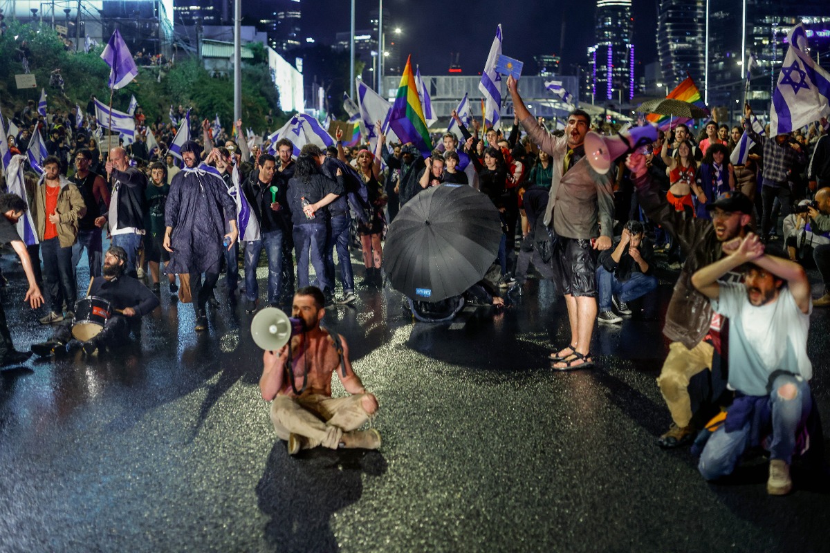 חסימה באיילון, מלכה דורש כתבי אישום