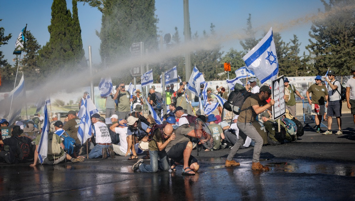 מכתזית הבוקר בירושלים, המפגינים חסמו את הצירים לכנסת