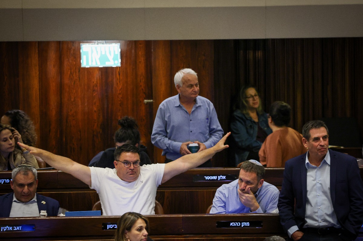 מיכאל ביטון, מתיחות במליאה