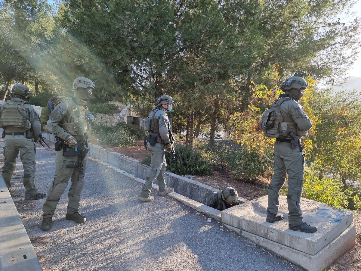 השוטרים בזירה
