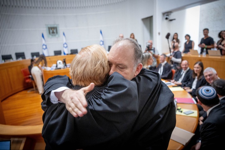 עורכי הדין בומבך ושרגא, עוד אויב שהוא חבר