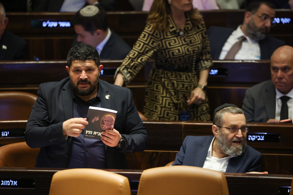 אלמוג כהן, אכן חבית נפץ