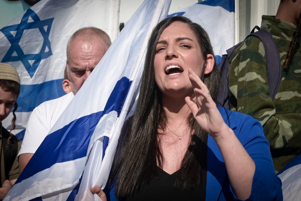 אחותו של משה תמם ז"ל בהפגנה