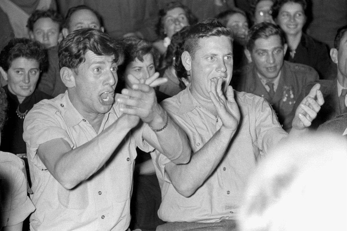 בהופעה בבית ציוני אמריקה, 1956