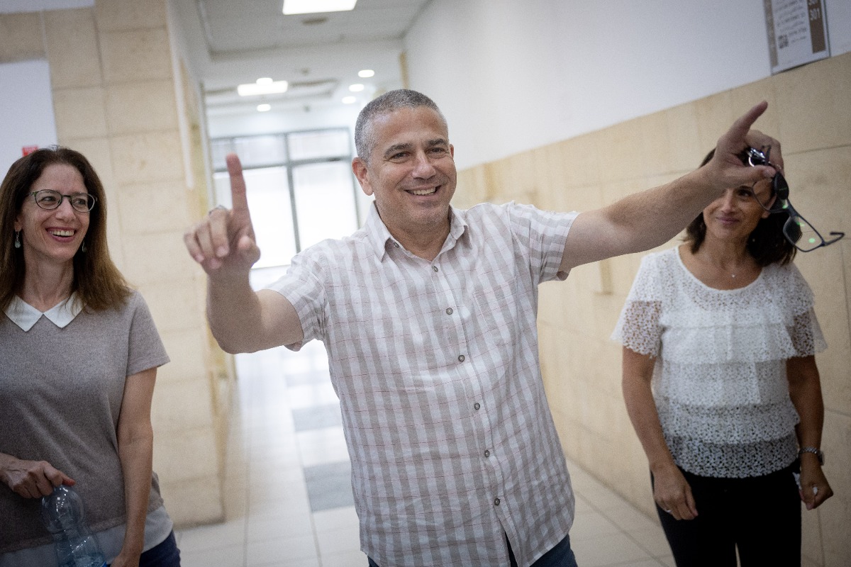 מגל בבית המשפט, היום
