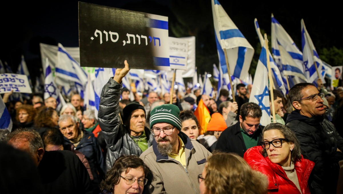 ההפגנה בתל אביב , הערב