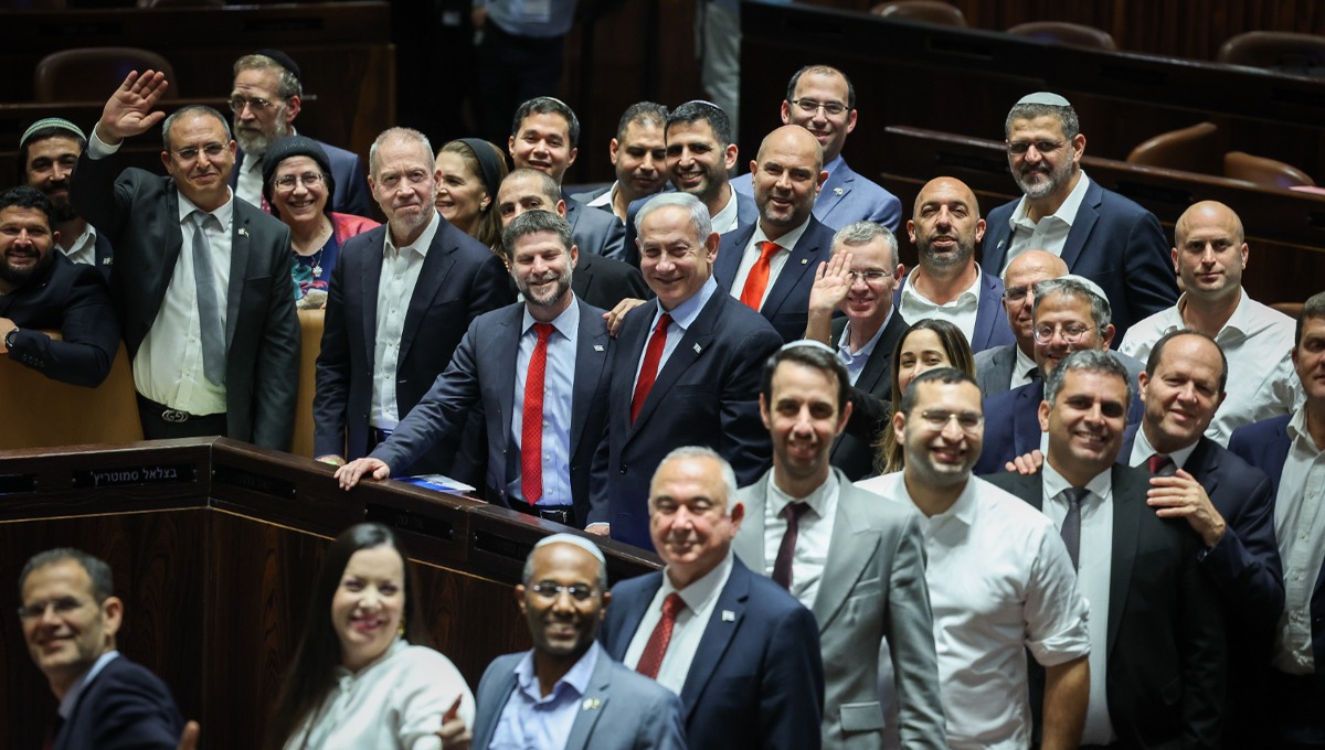 חברי הקואליציה חוגגים בתום ההצבעה