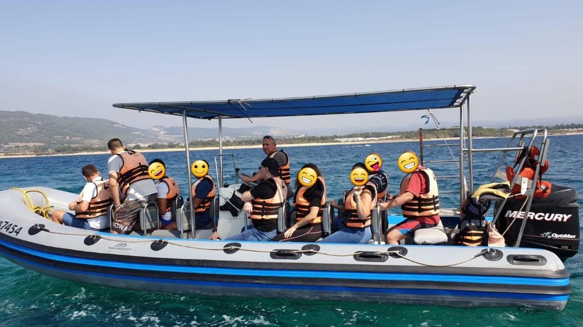 פוצקר, שייט לאיי האכזיב