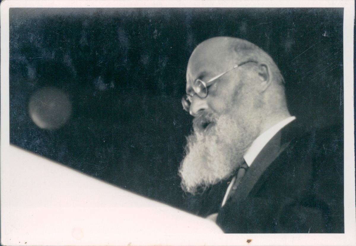 הרב אביגדור עמיאל, סבא רבה של ליהי לפיד