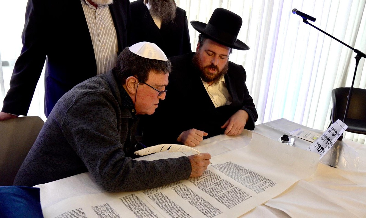 יהורם גאון וספר התורה