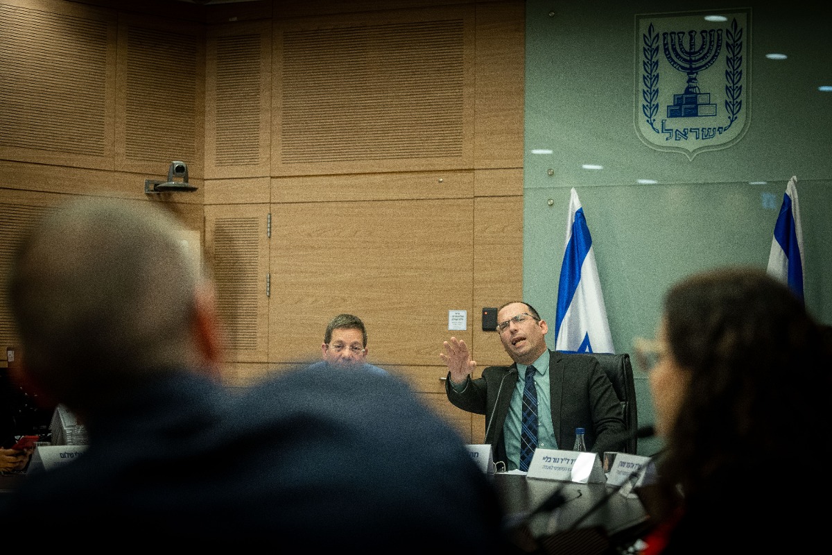 שמחה רוטמן, דיוני הוועדה נמשכים במקביל להצבעות