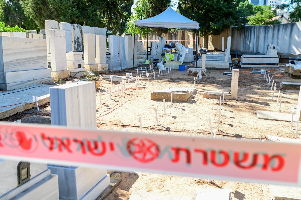 בית עלמין נחלת יצחק. ארכיון