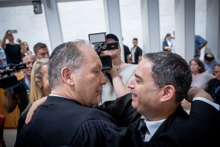 עורכי הדין בכר ובומבך, החבר שהוא אוייב