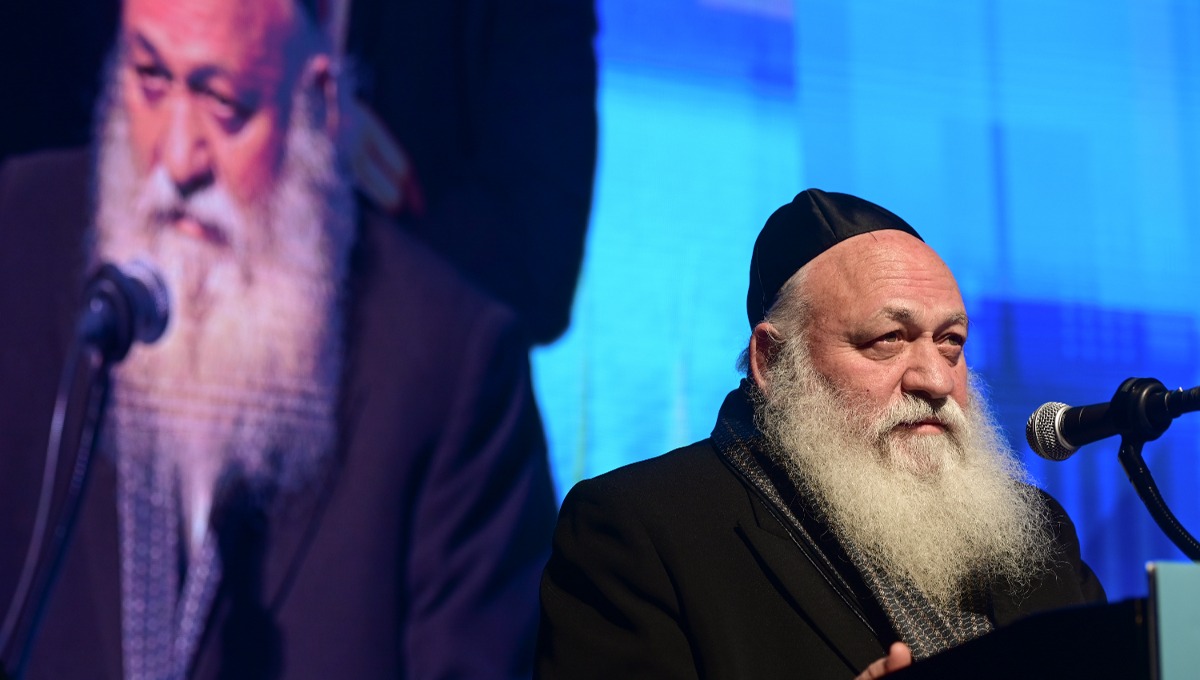 גולדקנופף, נתניהו לר מתקפל