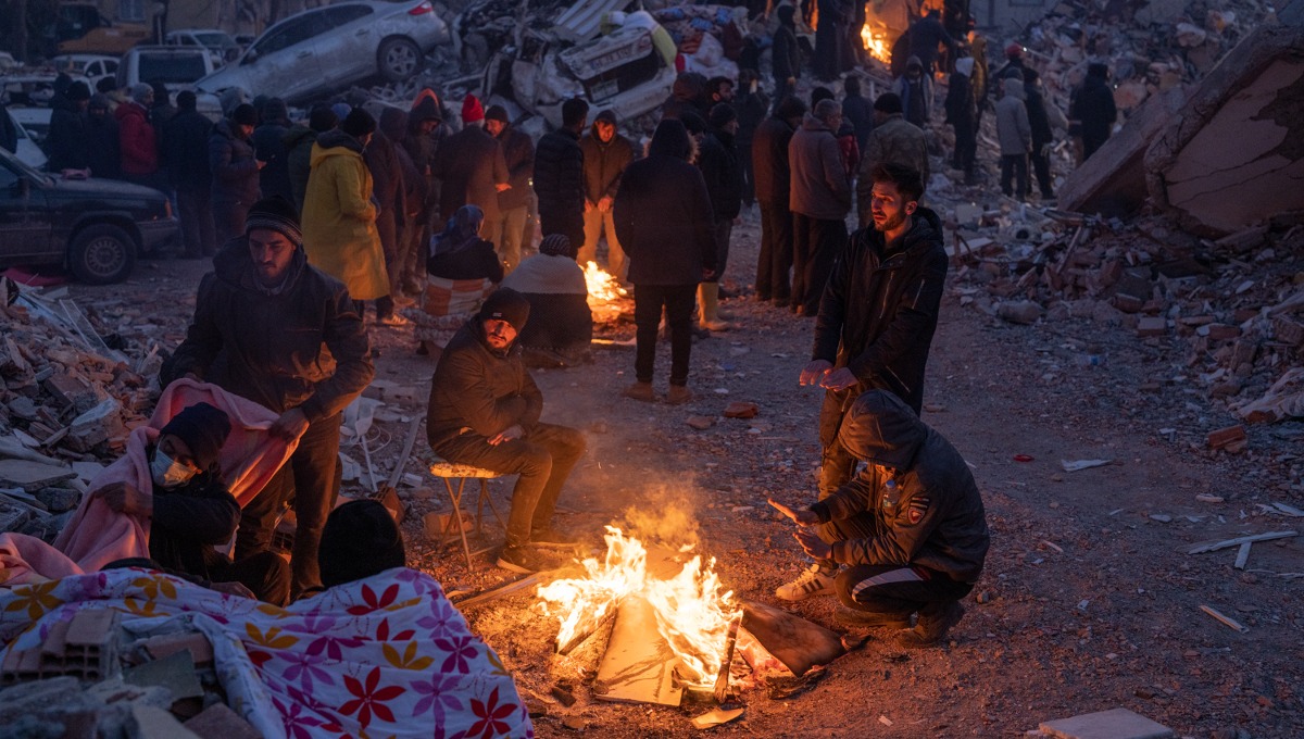 רעידת האדמה בטורקיה, "אנשים ישנים ברכבים"