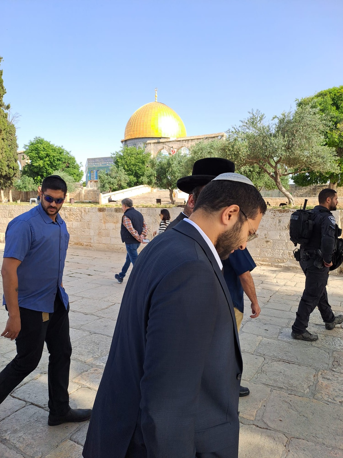 השר וסרלאוף בהר הבית, הבוקר