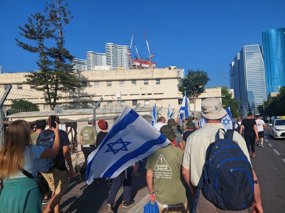 הפגנת הימין, הערב