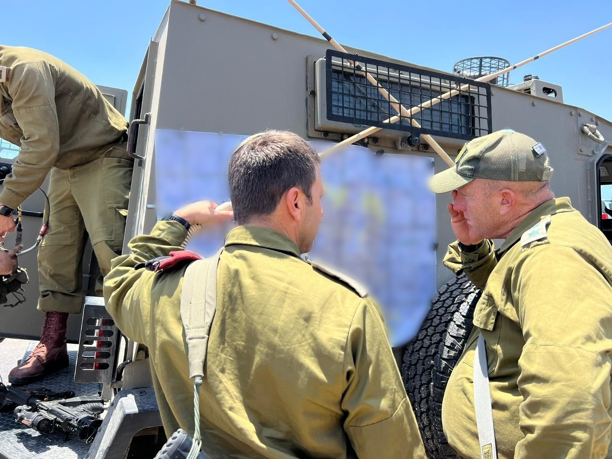 קציני צה"ל בזירת הפיגוע