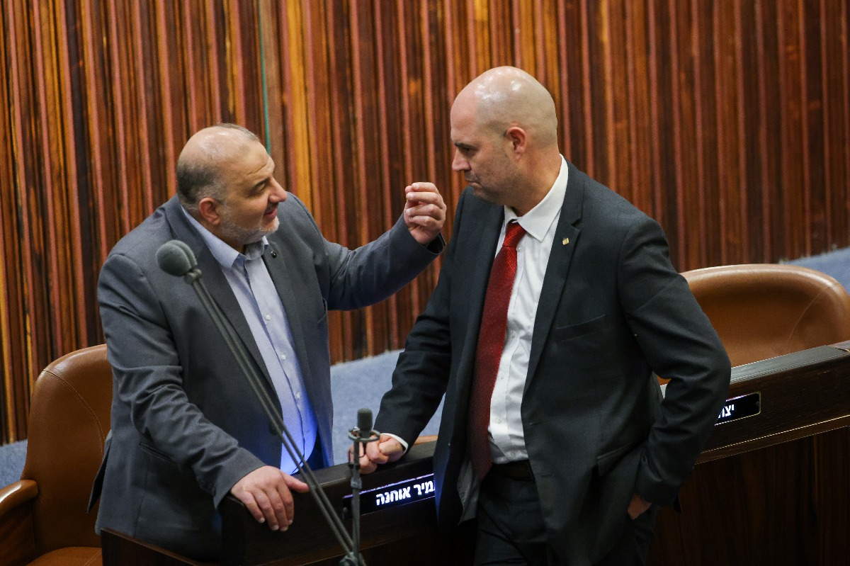 אוחנה עם מנסור עבאס
