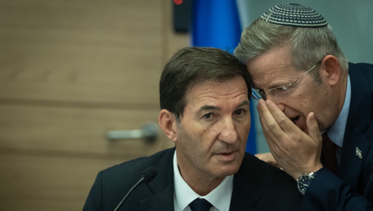 ביסמוט, בלוף חוק הגיוס