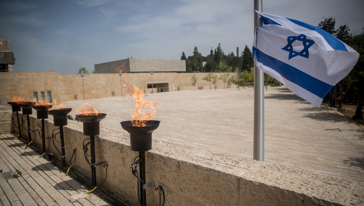 בית עלמין צבאי, ארכיון