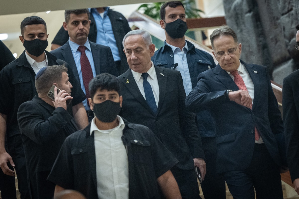 הדרמה הפוליטית אתמול, "עולם הפוך"