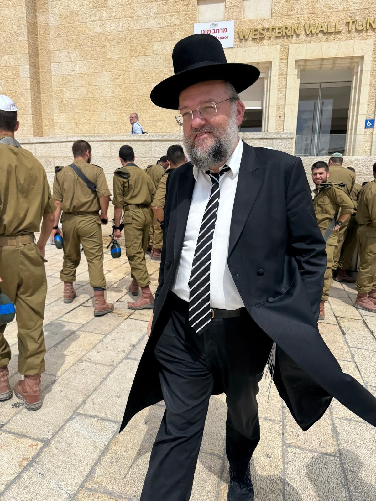 הרב אריה לוין, רבה של צפון תל אביב