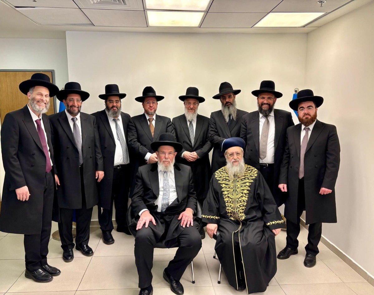 הרבנים שנבחרו, הרב סדן (משמאל), היחיד שאינו מש"ס