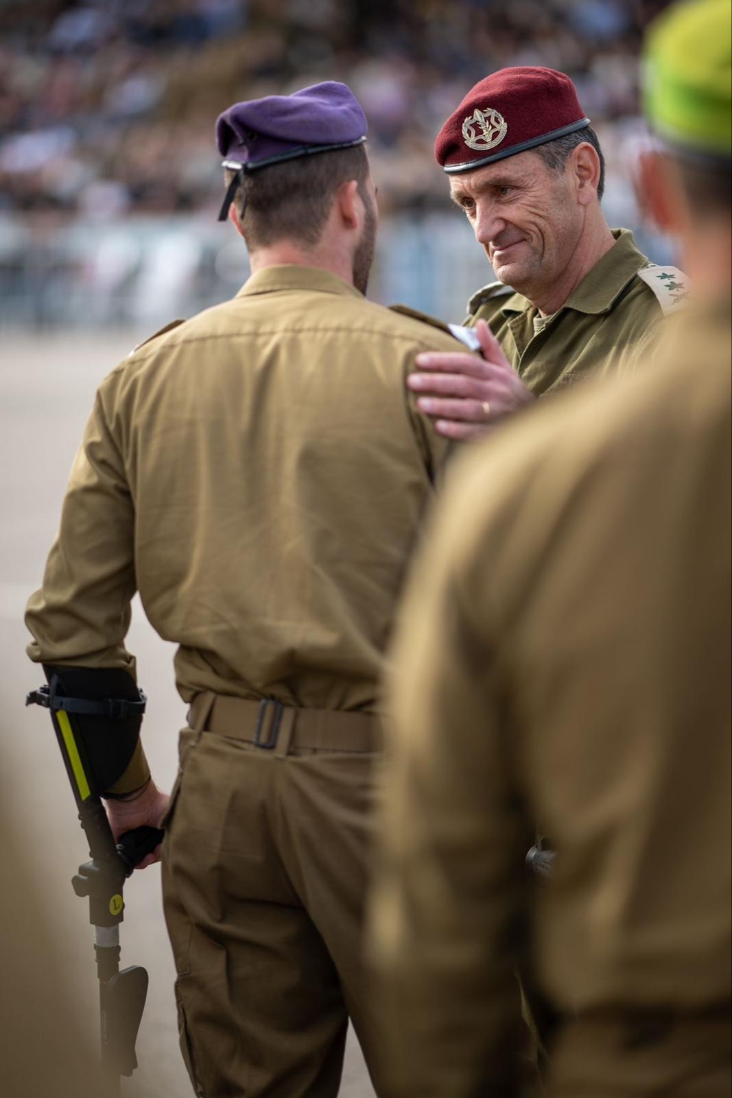 הרמטכ"ל ואחד הקצינים החדשים