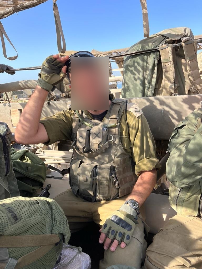 הרס"פ אלי, דואג לחיילים וגם למשפחות.