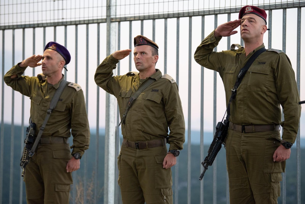 זה שיוצא וזה שנכנס, עוצבת "ברעם"