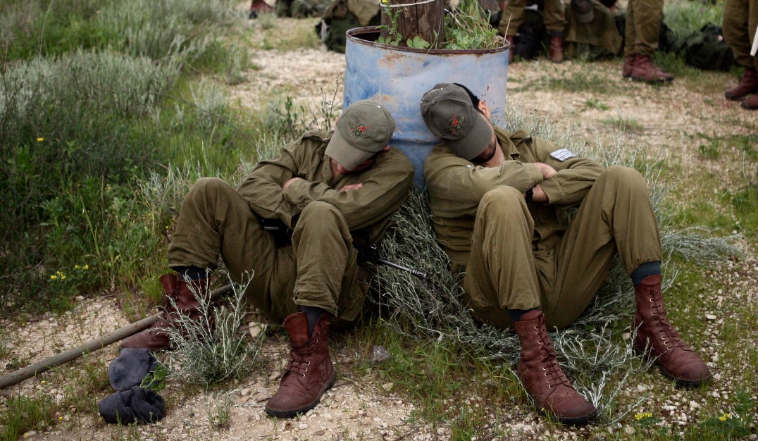 חיילים ישנים, שתו מים