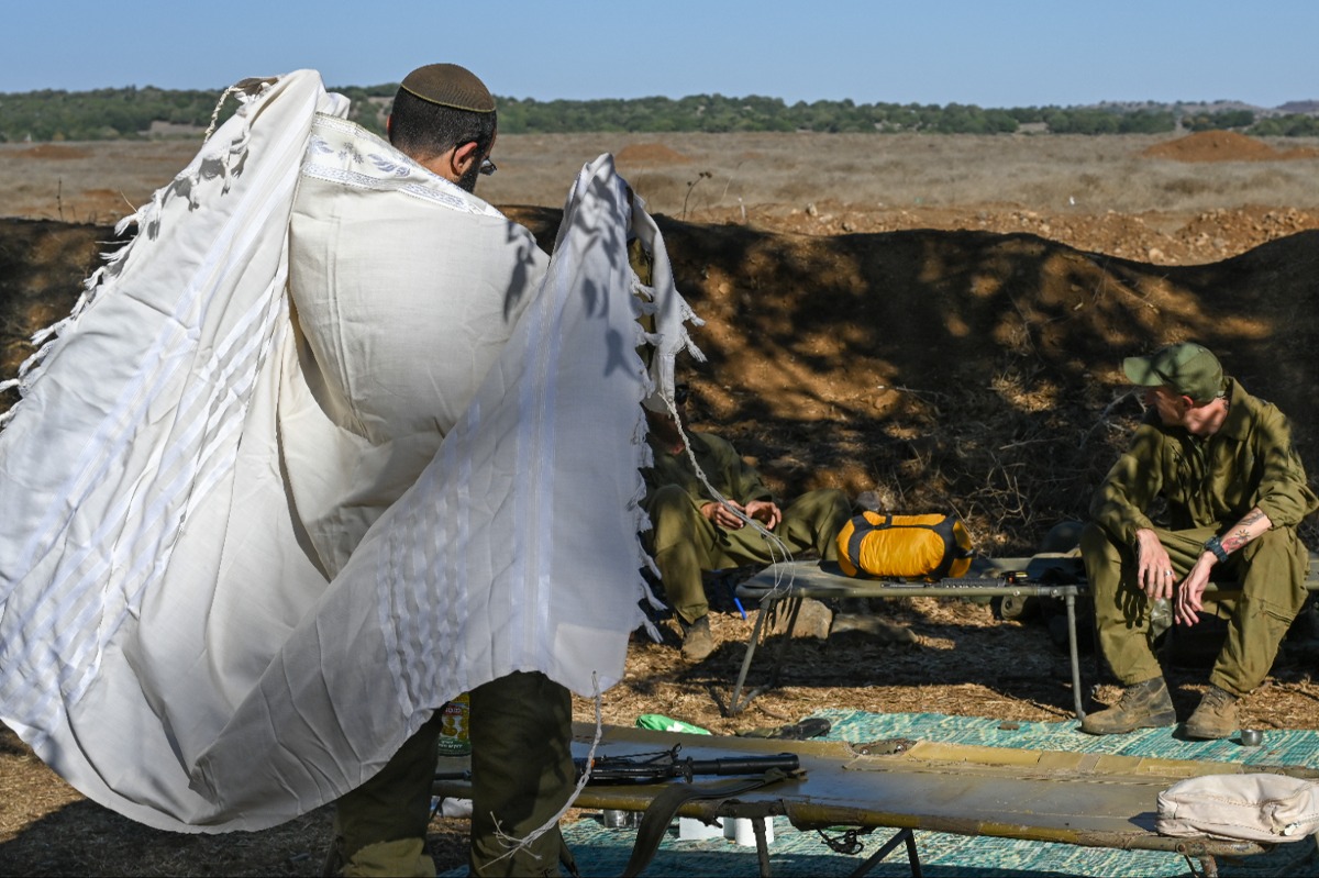 חיל מתפלל, ארכיון