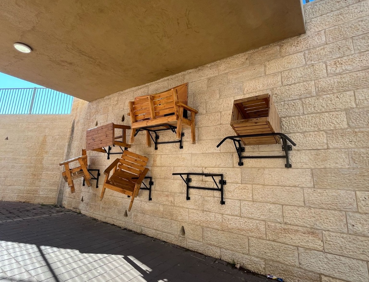 חלק ממעשי הוונדליזם בישיבה